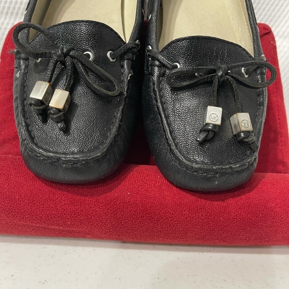 Michael Kors Amber Black pebbled tassel flats. - Picture 4 of 13